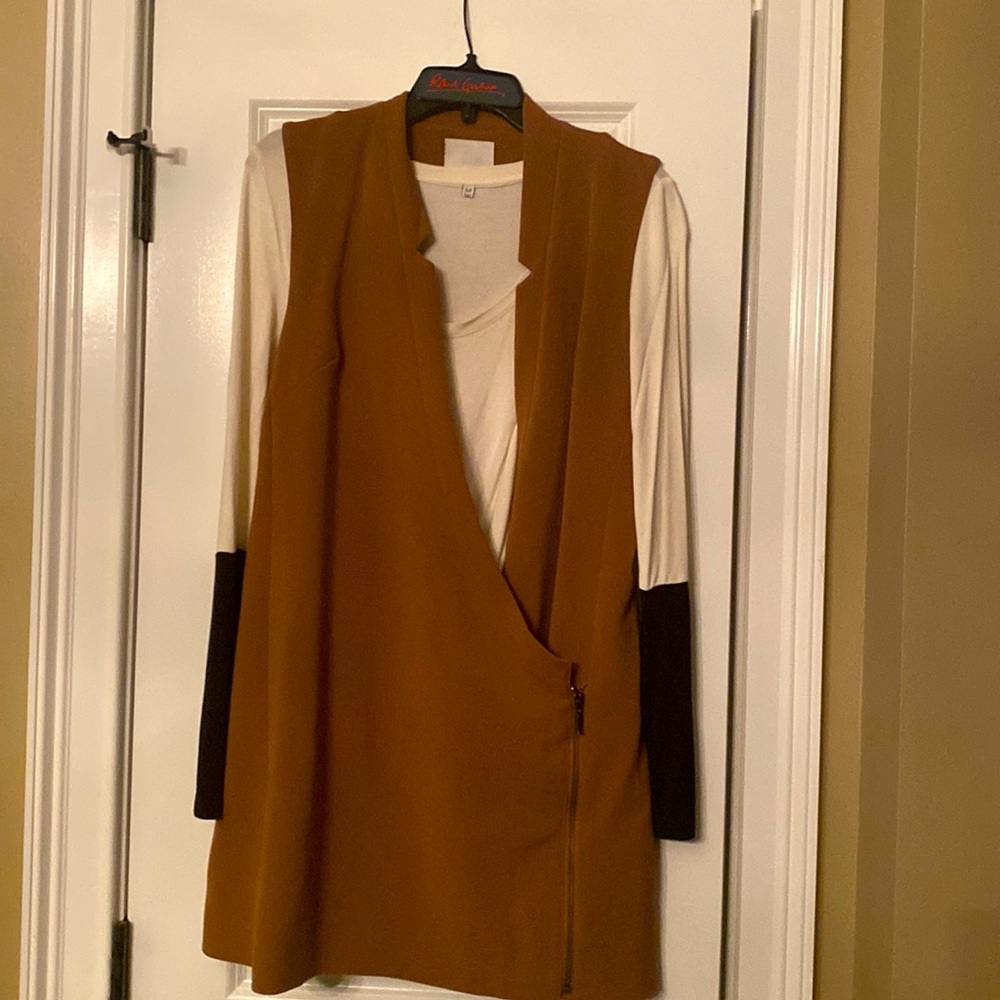 Addison size medium two-piece dress set. Excellent condition.